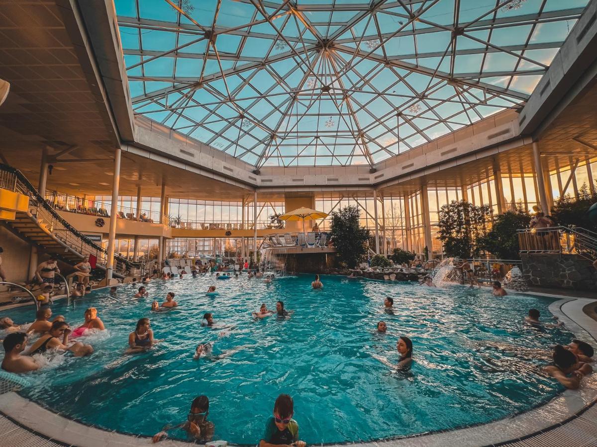 בראשוב Hotel Alinalex - Paradisul Acvatic מראה חיצוני תמונה