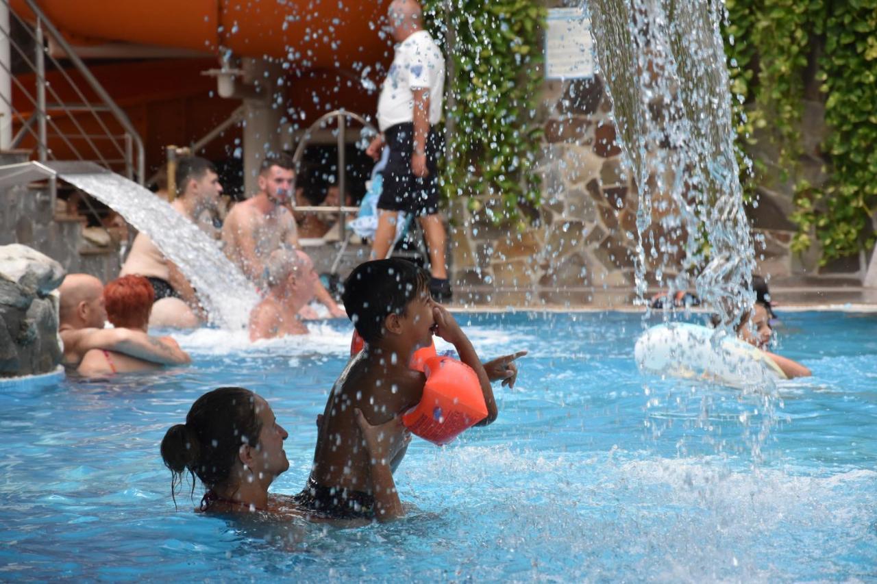 בראשוב Hotel Alinalex - Paradisul Acvatic מראה חיצוני תמונה