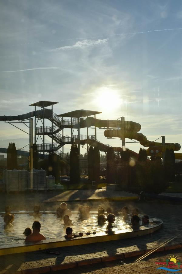 בראשוב Hotel Alinalex - Paradisul Acvatic מראה חיצוני תמונה