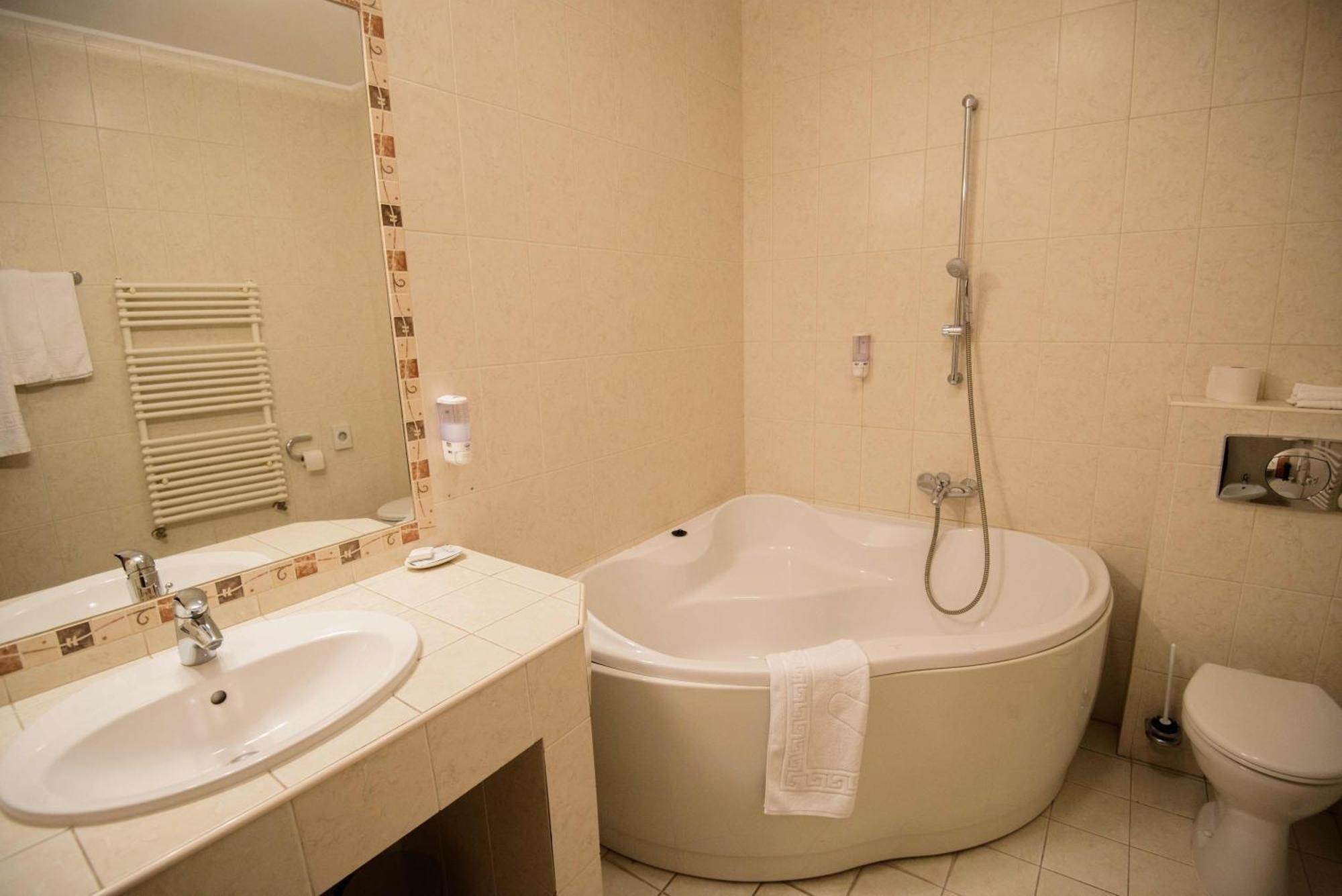 בראשוב Hotel Alinalex - Paradisul Acvatic מראה חיצוני תמונה