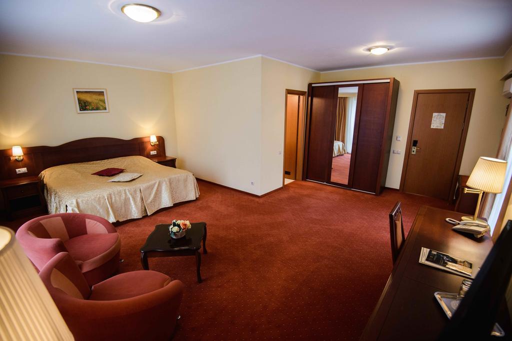 בראשוב Hotel Alinalex - Paradisul Acvatic מראה חיצוני תמונה